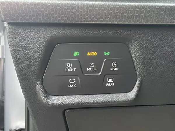 SEAT Leon 2021 - 20900 EUR, 118428 km - AUTO.MOTO.pt - 118428km - foto 10 de 11