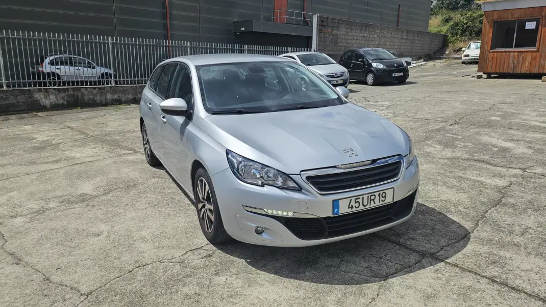 Peugeot 308 SW 2014 - 11750 EUR, 214000 km - 214000km - foto 2 de 7