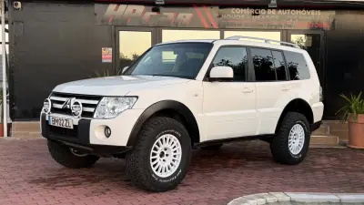 Mitsubishi Pajero 2010 - 29990 EUR, 215000 km - AUTO.MOTO.pt - 215000km - foto 2 de 38