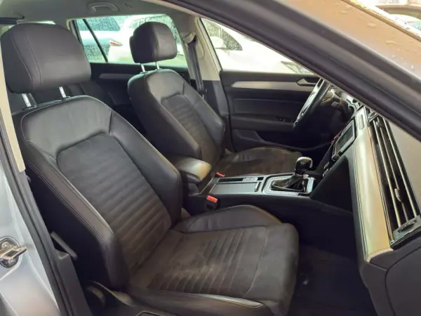 Volkswagen Passat Variant 2015 - 13950 EUR, 242286 km - AUTO.MOTO.pt - 242286km - foto 32 de 36