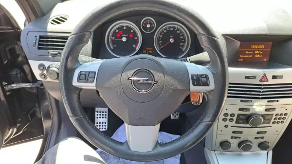 Opel Astra GTC 2007 - 4980 EUR, 201150 km - AUTO.MOTO.pt - 201150km - foto 30 de 36