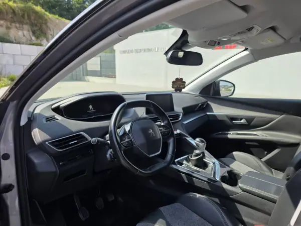 Peugeot 3008 2017 - 18990 EUR, 117000 km - AUTO.MOTO.pt - 117000km - foto 2 de 15