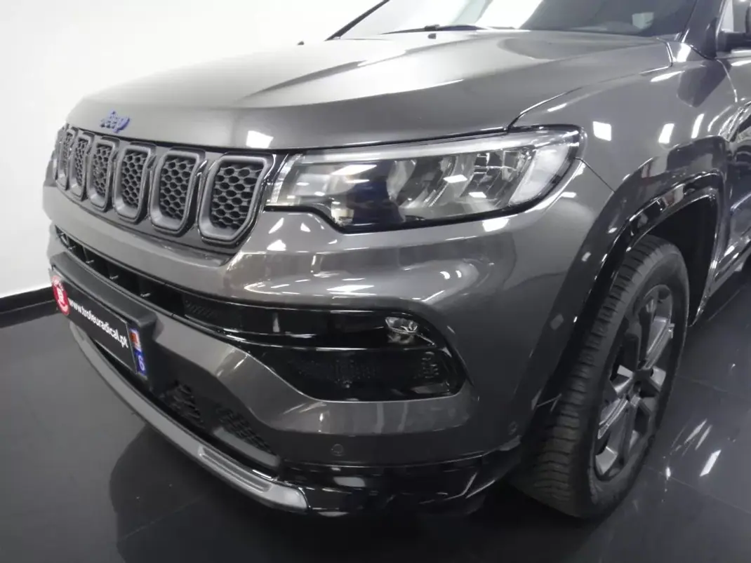 Jeep Compass 2021 - 20900 EUR, 100000 km - AUTO.MOTO.pt - 100000km - foto 3 de 40
