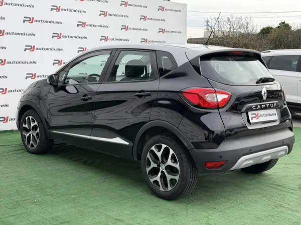 Renault Captur 2016 - 12990 EUR, 142000 km - AUTO.MOTO.pt - 142000km - foto 11 de 23