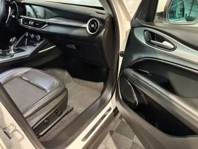 Alfa Romeo Stelvio 2017 - 22900 EUR, 215900 km - AUTO.MOTO.pt - 215900km - foto 35 de 60