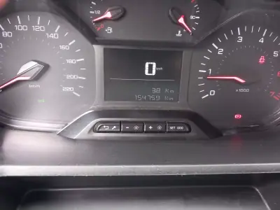 Peugeot Partner 1.5 BlueHDI Pro Longa 3L 2021 - 12900 EUR, 154760 km - AUTO.MOTO.pt - 154760km - foto 5 de 12