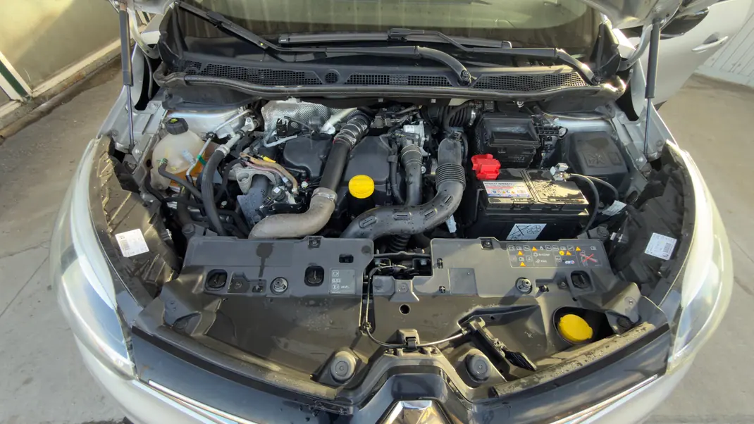 Renault Captur 2019 - 13249 EUR, 125000 km - AUTO.MOTO.pt - 125000km - foto 12 de 16