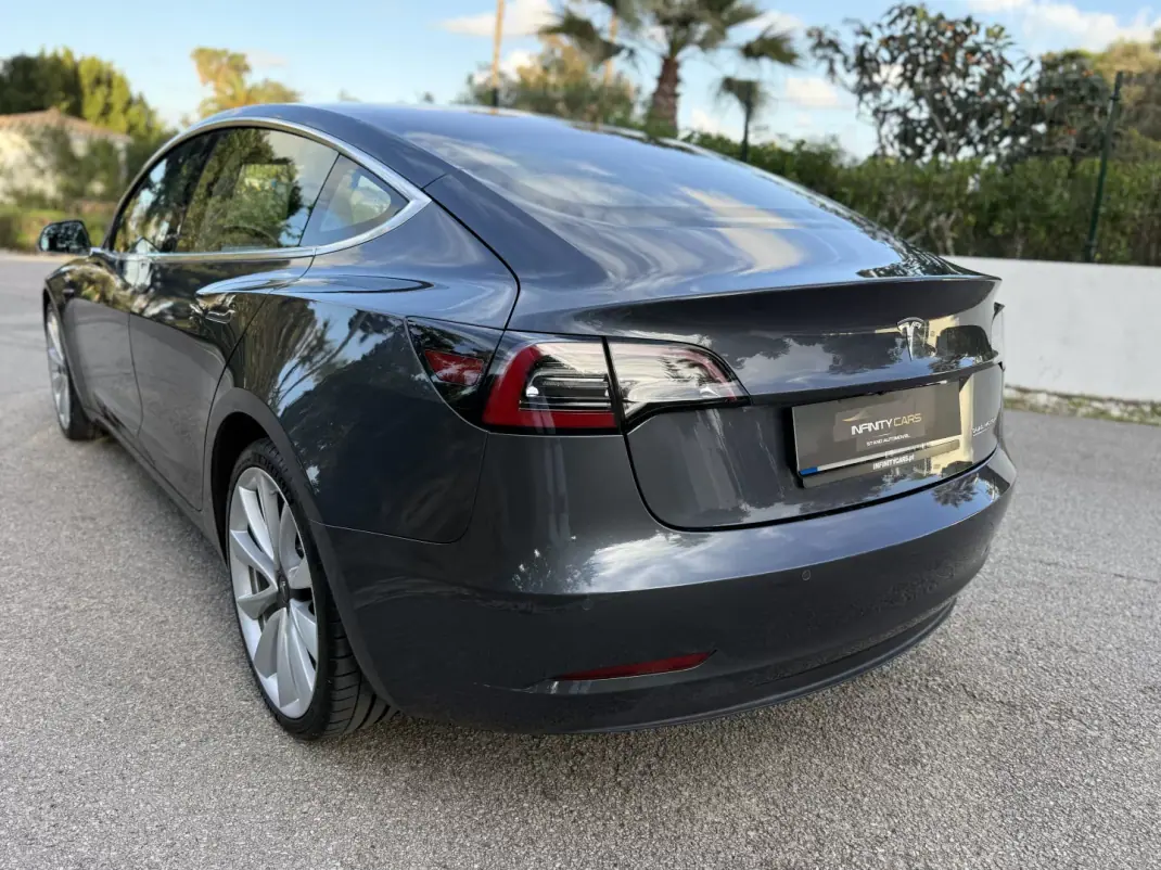 Tesla Model 3 2019 - 24999 EUR, 60000 km - AUTO.MOTO.pt - 60000km - foto 13 de 17