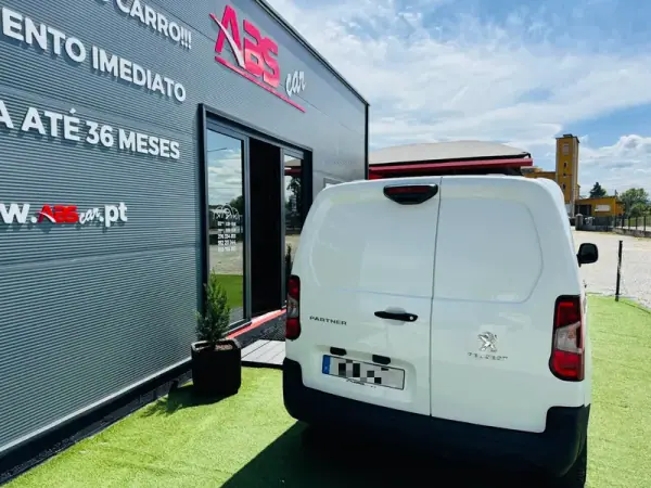 Peugeot FlexCab BlueHDi 100 L2 EHZ S&S Pro 2021 - 16000 EUR, 140000 km - 140000km - foto 21 de 22