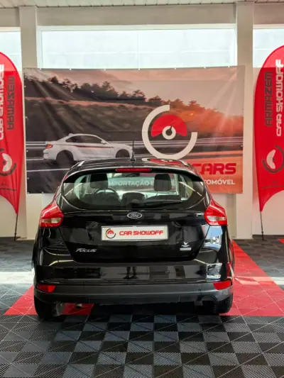 Ford Focus 2018 - 10900 EUR, 145000 km - AUTO.MOTO.pt - 145000km - foto 4 de 9