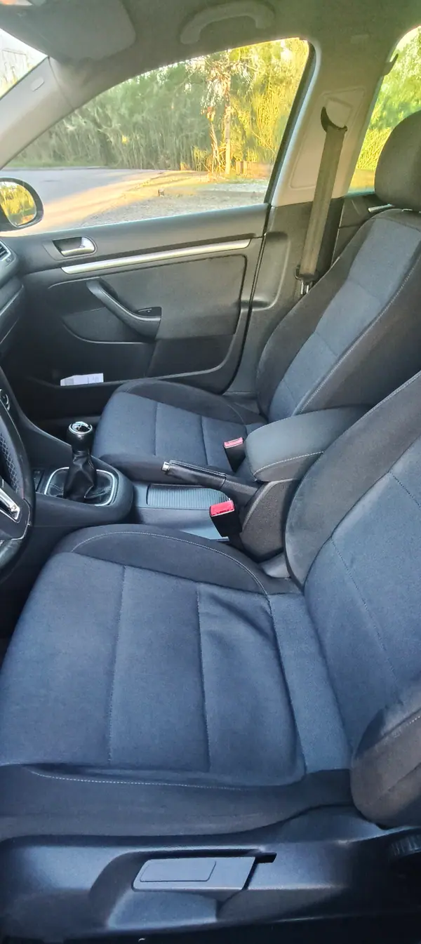 Volkswagen Golf Variant 2011 - 8000 EUR, 237000 km - AUTO.MOTO.pt - 237000km - foto 11 de 15