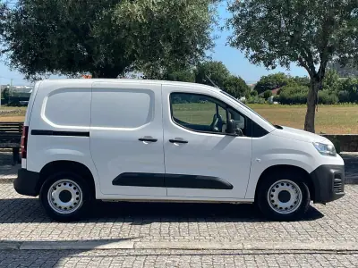 Citroën Berlingo 2020 - 10750 EUR, 156000 km - AUTO.MOTO.pt - 156000km - foto 5 de 32