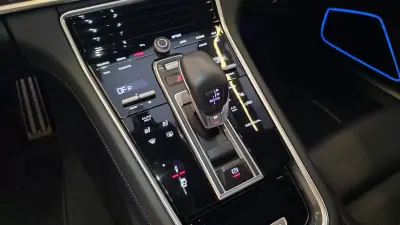 Porsche Panamera Sport Turismo 2024 - 119900 EUR, 45564 km - AUTO.MOTO.pt - 45564km - foto 50 de 63