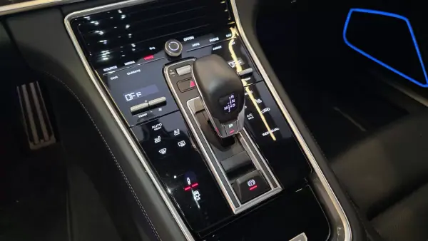 Porsche Panamera Sport Turismo 2024 - 119900 EUR, 45564 km - AUTO.MOTO.pt - 45564km - foto 50 de 63