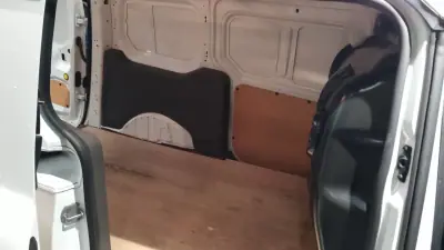 Ford Transit Connect 2021 - 16000 EUR, 122900 km - AUTO.MOTO.pt - 122900km - foto 11 de 18