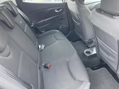 Renault Clio 2017 - 12500 EUR, 142000 km - AUTO.MOTO.pt - 142000km - foto 8 de 10
