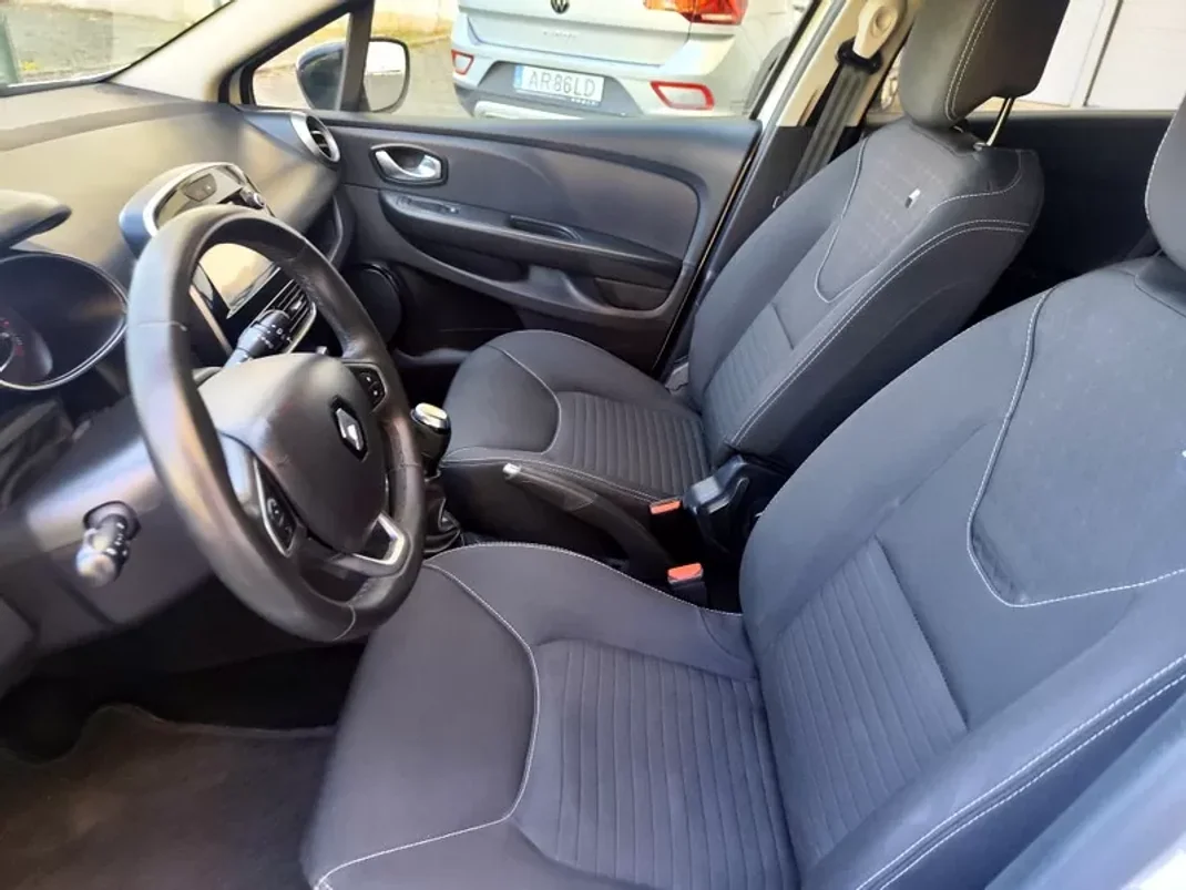 Renault Clio Sport Tourer 2018 - 8980 EUR, 250000 km - AUTO.MOTO.pt - 250000km - foto 16 de 23