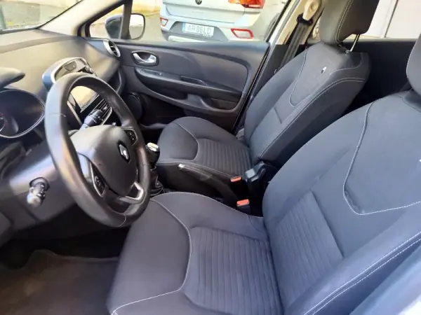 Renault Clio Sport Tourer 2018 - 7500 EUR, 250000 km - AUTO.MOTO.pt - 250000km - foto 16 de 23