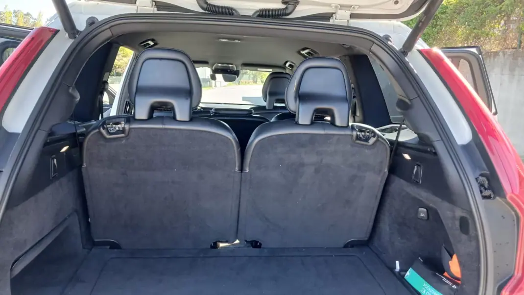 Volvo XC 90 2016 - 38750 EUR, 156000 km - AUTO.MOTO.pt - 156000km - foto 8 de 25