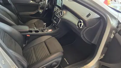 Mercedes-Benz GLA 180 2018 - 24900 EUR, 41570 km - 41570km - foto 48 de 52