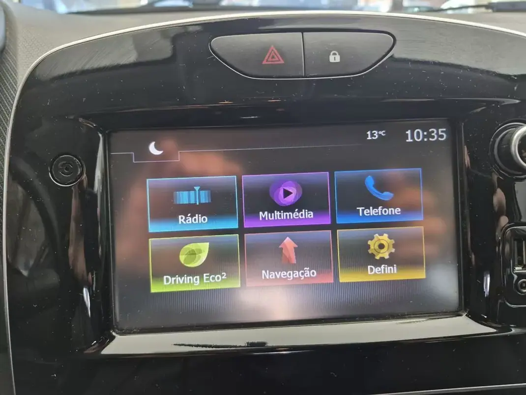 Renault Clio Sport Tourer 2018 - 11250 EUR, 87756 km - AUTO.MOTO.pt - 87756km - foto 18 de 30