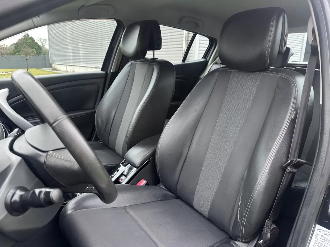 Renault Mégane 2012 - 7900 EUR, 270000 km - AUTO.MOTO.pt - 270000km - foto 22 de 36