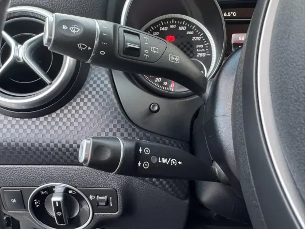 Mercedes-Benz A 180 2016 - 16500 EUR, 165000 km - AUTO.MOTO.pt - 165000km - foto 13 de 18
