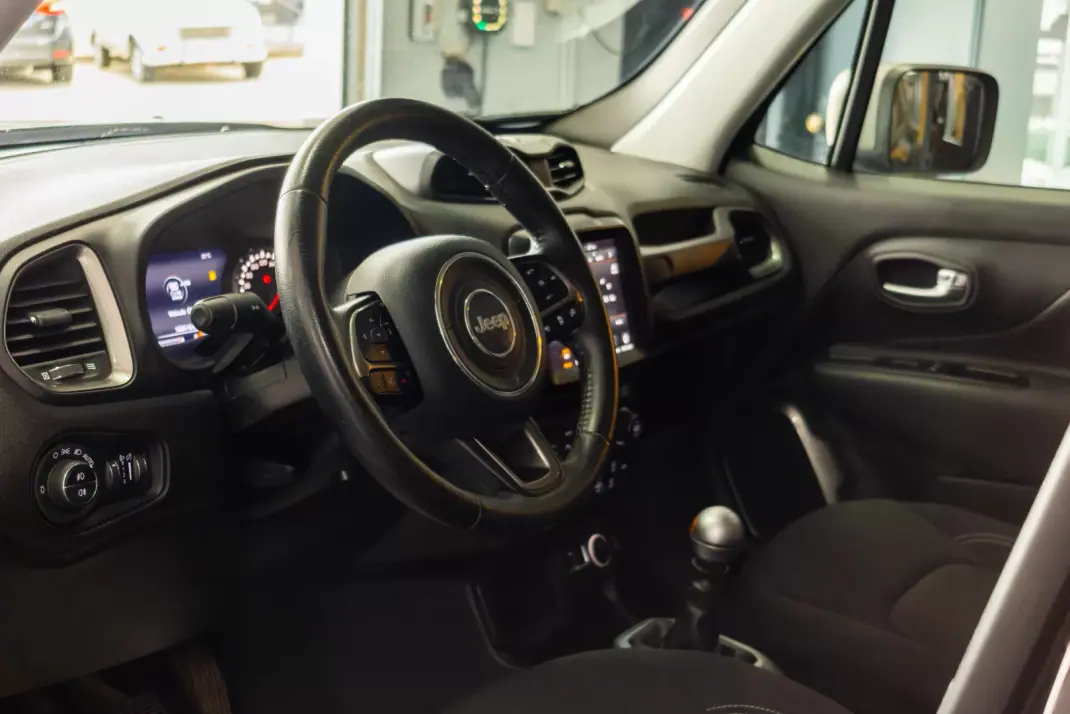 Jeep Renegade 2019 - 17900 EUR, 106000 km - AUTO.MOTO.pt - 106000km - foto 14 de 19
