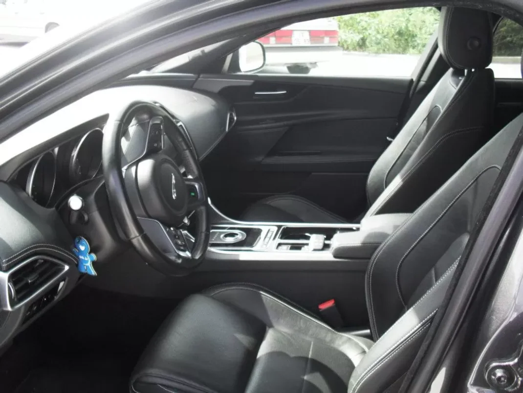 Jaguar XE 2017 - 25950 EUR, 59977 km - 59977km - foto 20 de 35