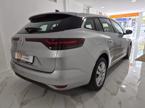 Renault Mégane Sport Tourer 2024 - 23500 EUR, 40782 km - AUTO.MOTO.pt - 40782km - foto 5 de 21