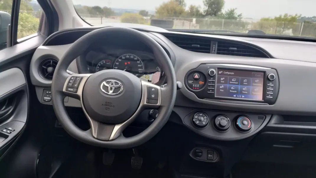 Toyota Yaris 2018 - 12500 EUR, 68000 km - AUTO.MOTO.pt - 68000km - foto 20 de 24