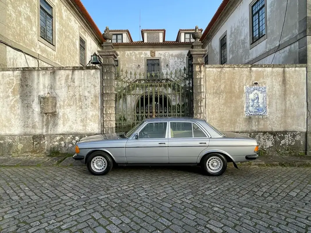 Mercedes-Benz 300 1982 - 13900 EUR, 233000 km - 233000km - foto 31 de 32