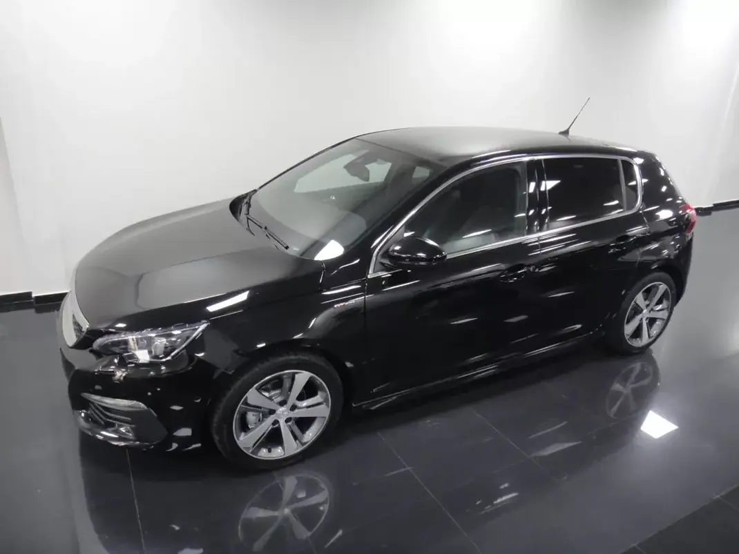 Peugeot 308 2019 - 14500 EUR, 82000 km - AUTO.MOTO.pt - 82000km - foto 10 de 26
