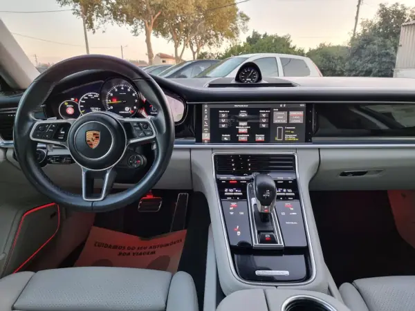 Porsche Panamera Sport Turismo 2018 - 84990 EUR, 147000 km - AUTO.MOTO.pt - 147000km - foto 9 de 50
