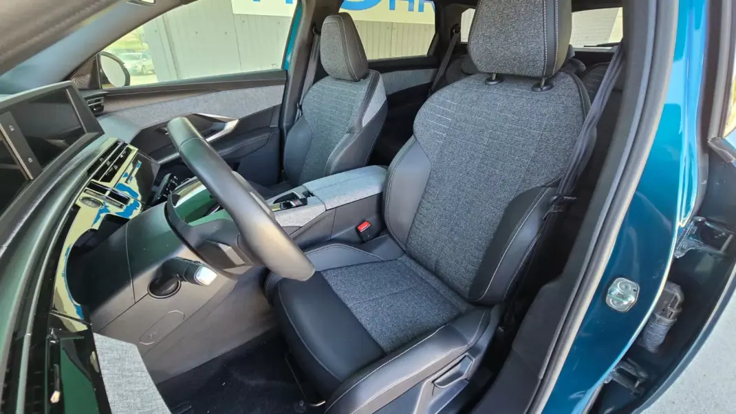 Peugeot 5008 2025 - 29900 EUR, 33543 km - 33543km - foto 15 de 25