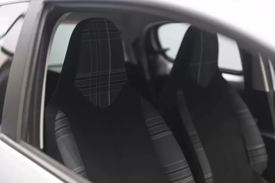 Peugeot 108 2017 - 9500 EUR, 49390 km - AUTO.MOTO.pt - 49390km - foto 26 de 45