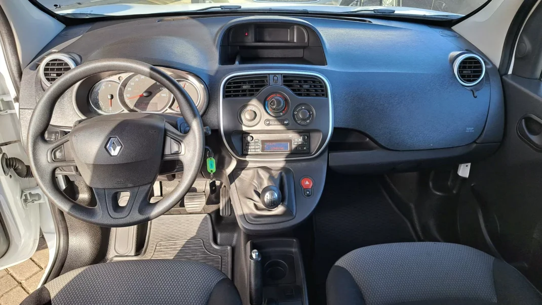 Renault Kangoo 1.5 DCi Maxi 2019 - 18900 EUR, 210580 km - AUTO.MOTO.pt - 210580km - foto 22 de 28