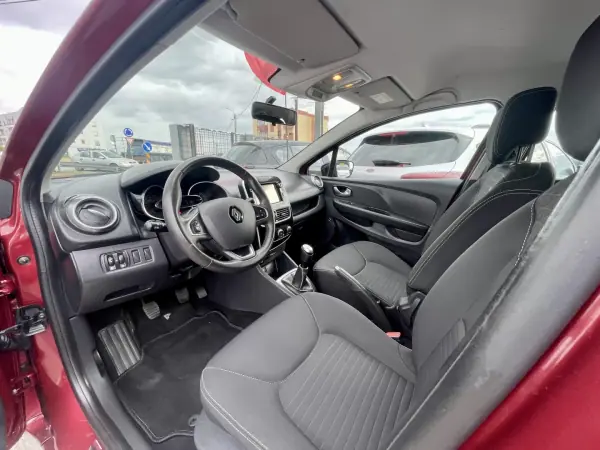 Renault Clio Sport Tourer 2018 - 11350 EUR, 87109 km - AUTO.MOTO.pt - 87109km - foto 12 de 27