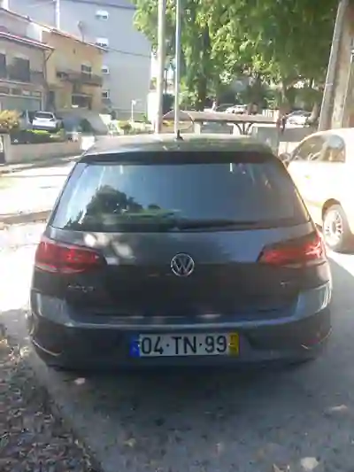 Volkswagen Golf 2017 - 10000 EUR, 245000 km - AUTO.MOTO.pt - 245000km - foto 4 de 8