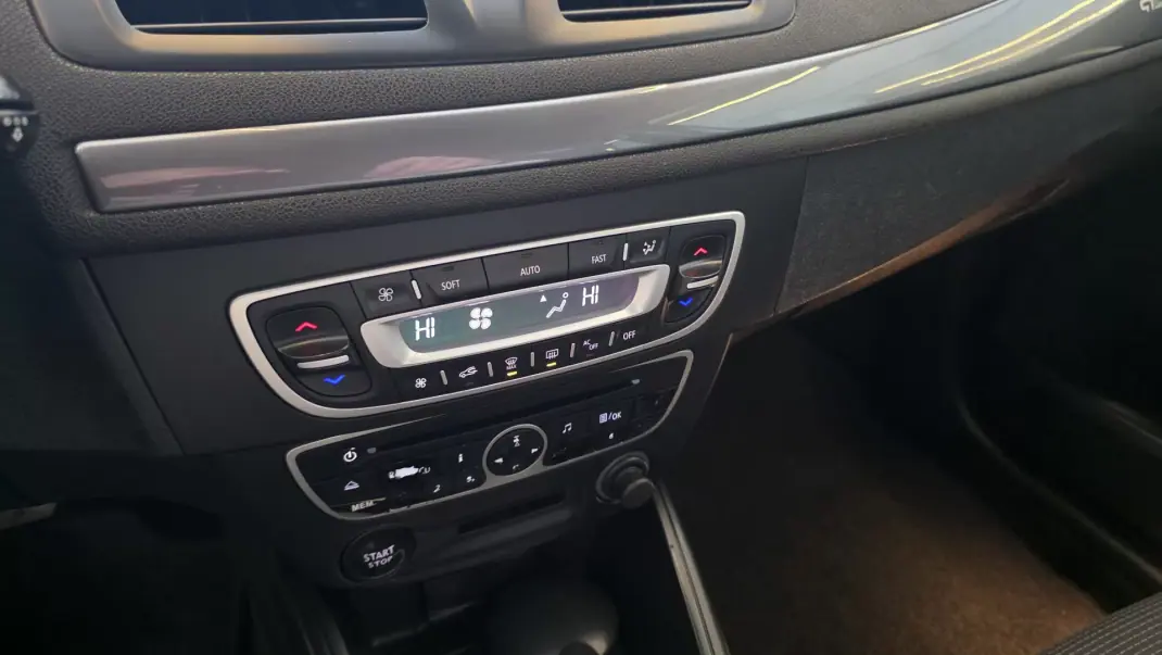 Renault Mégane Sport Tourer 2010 - 6900 EUR, 266834 km - AUTO.MOTO.pt - 266834km - foto 37 de 45