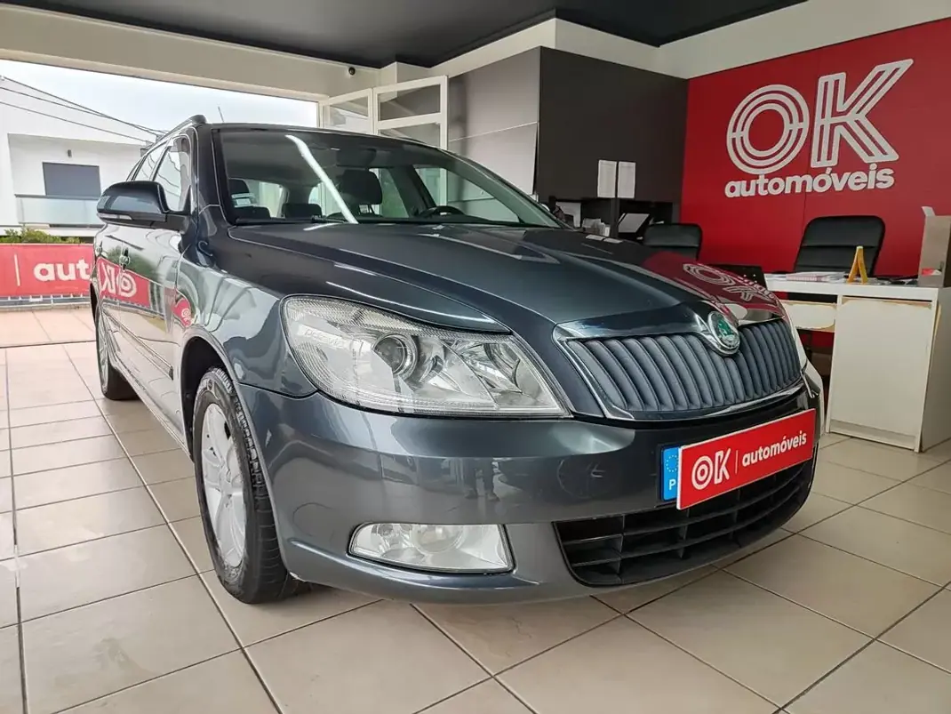 Skoda Octavia Break 2010 - 6650 EUR, 252000 km - AUTO.MOTO.pt - 252000km - foto 1 de 31