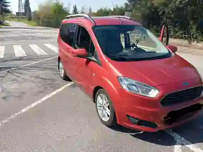 Ford Tourneo Courier 2017 - 10500 EUR, 122000 km - AUTO.MOTO.pt - 122000km - foto 4 de 13