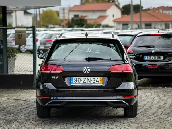 Volkswagen Golf Variant 2019 - 13590 EUR, 180000 km - AUTO.MOTO.pt - 180000km - foto 4 de 12