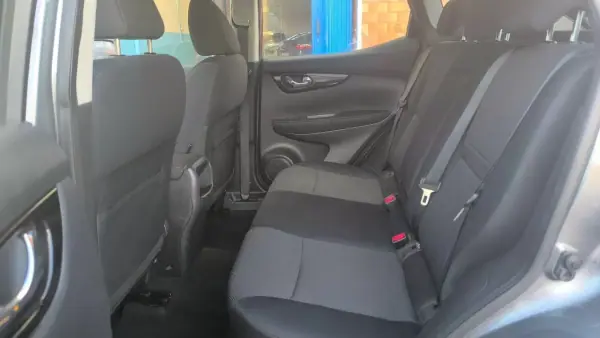 Nissan Qashqai 2015 - 13500 EUR, 165000 km - AUTO.MOTO.pt - 165000km - foto 15 de 16