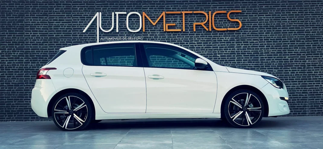Peugeot 308 2014 - 12500 EUR, 151000 km - AUTO.MOTO.pt - 151000km - foto 5 de 16