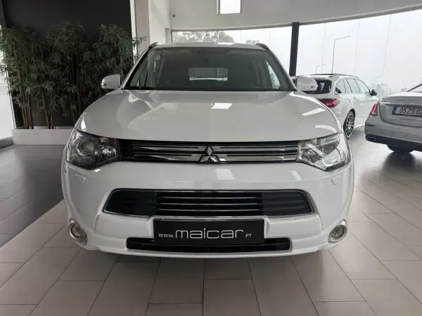Mitsubishi Outlander 2015 - 15990 EUR, 157367 km - AUTO.MOTO.pt - 157367km - foto 2 de 28