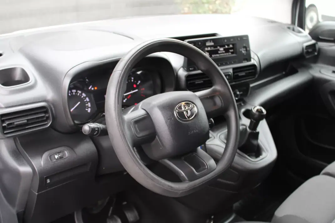 Toyota Proace City 1.5D L1 Active 2020 - 12990 EUR, 180000 km - AUTO.MOTO.pt - 180000km - foto 15 de 19