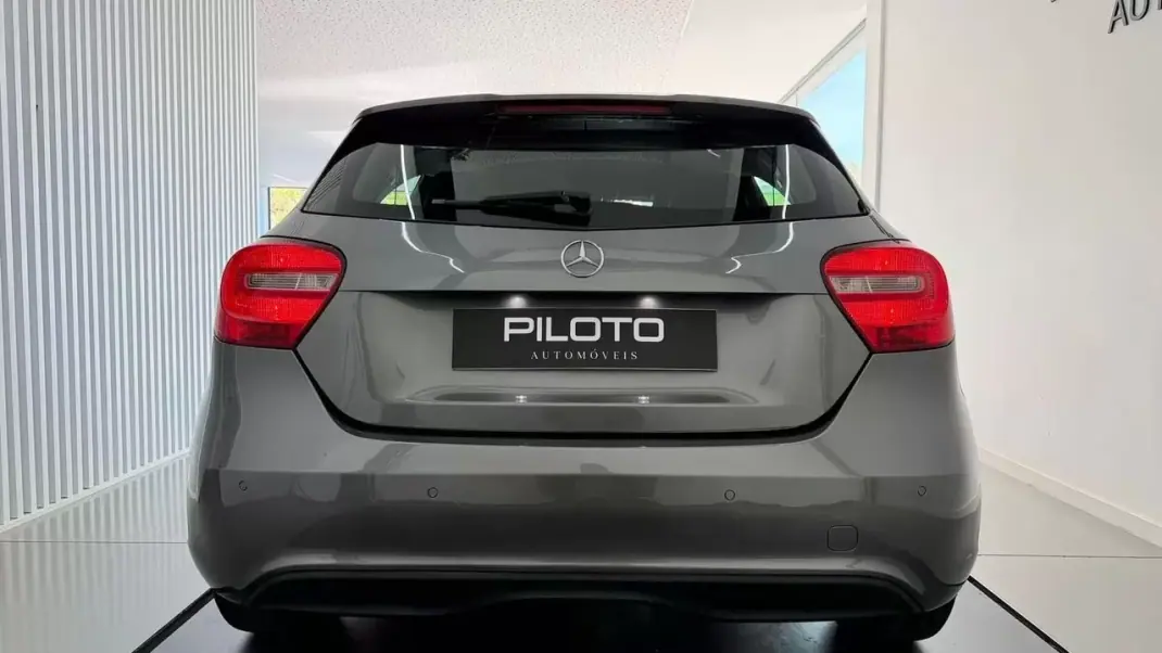 Mercedes-Benz A 180 2013 - 12990 EUR, 237399 km - AUTO.MOTO.pt - 237399km - foto 8 de 28