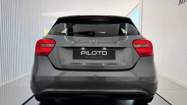 Mercedes-Benz A 180 2013 - 12990 EUR, 237399 km - AUTO.MOTO.pt - 237399km - foto 8 de 28