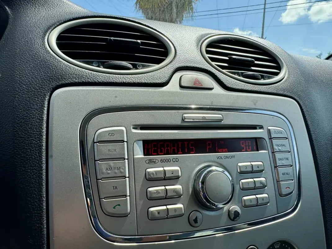 Ford Focus 2009 - 7250 EUR, 177000 km - AUTO.MOTO.pt - 177000km - foto 22 de 23